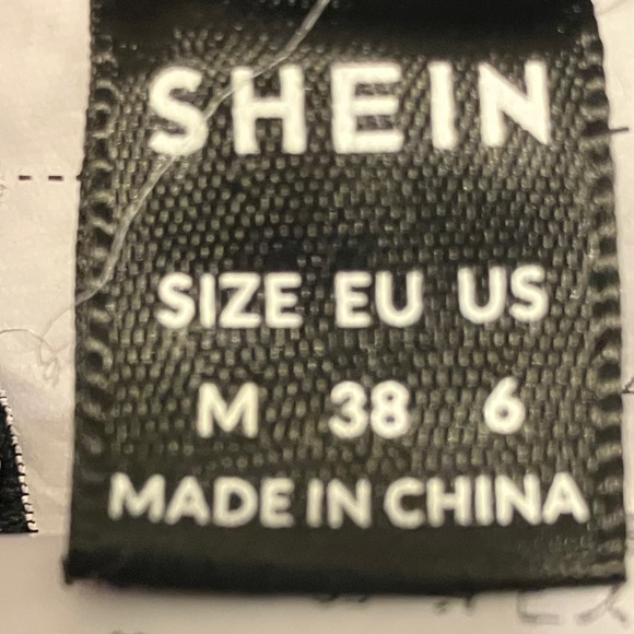 SHEIN Black Cargo Joggers - Picture 2 of 3